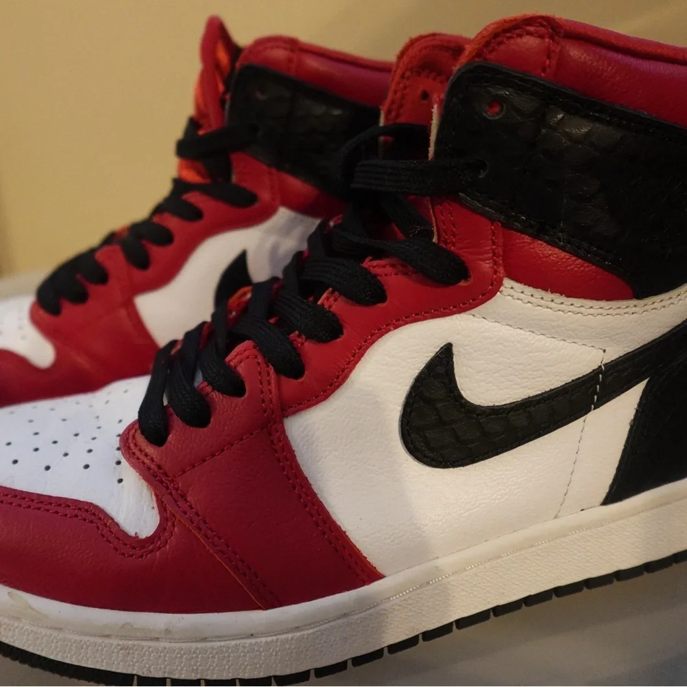 Air Jordan 1 Retro High OG Sneaker - Satin Red - women’s size 7 , men’s size 5.5